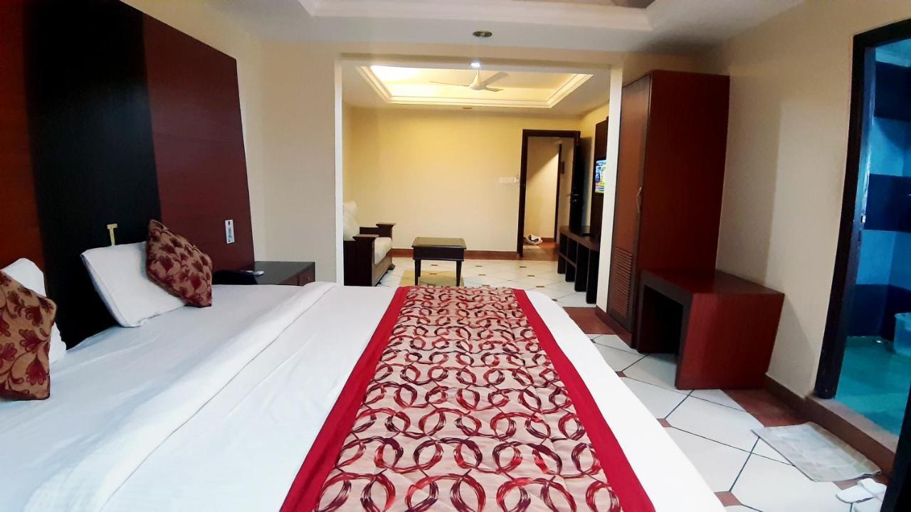 Emarald Hotel Cochin Kochi Exterior foto