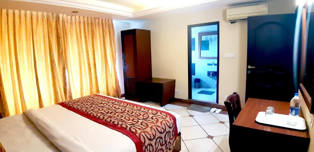 Emarald Hotel Cochin Kochi Exterior foto