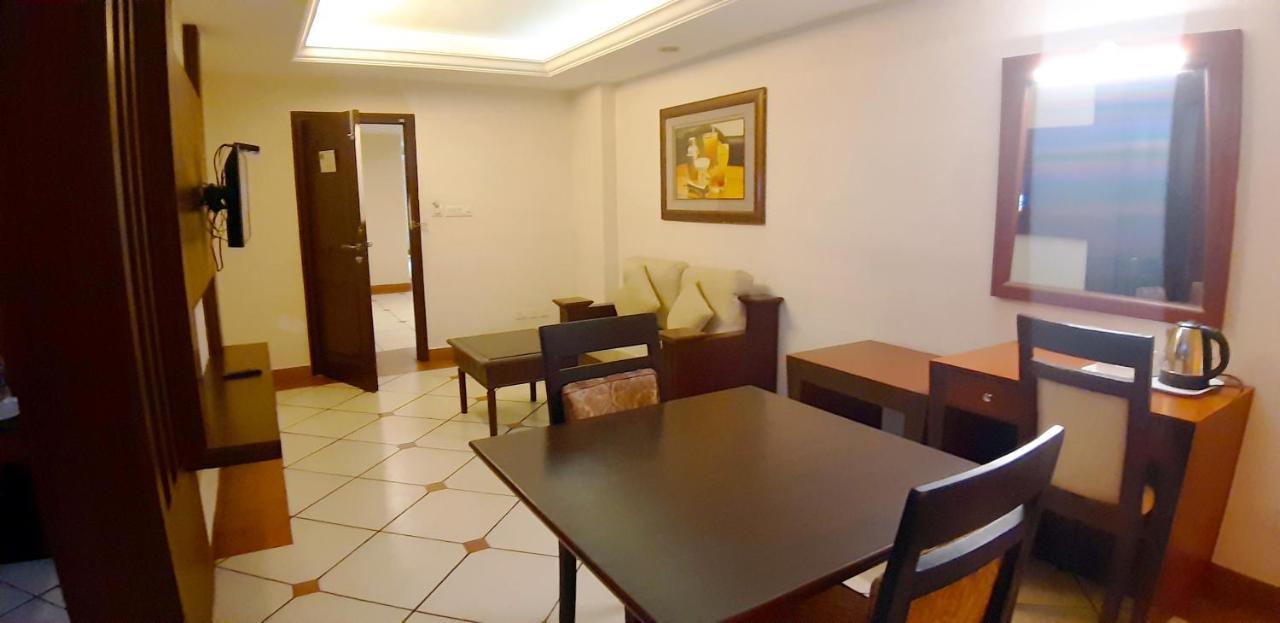 Emarald Hotel Cochin Kochi Exterior foto