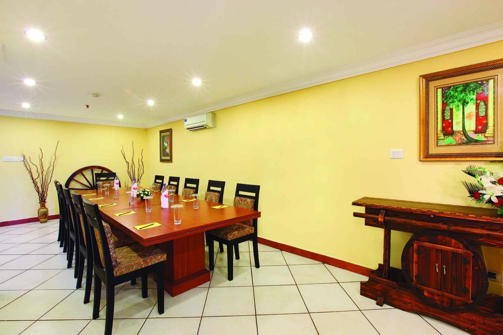Emarald Hotel Cochin Kochi Exterior foto