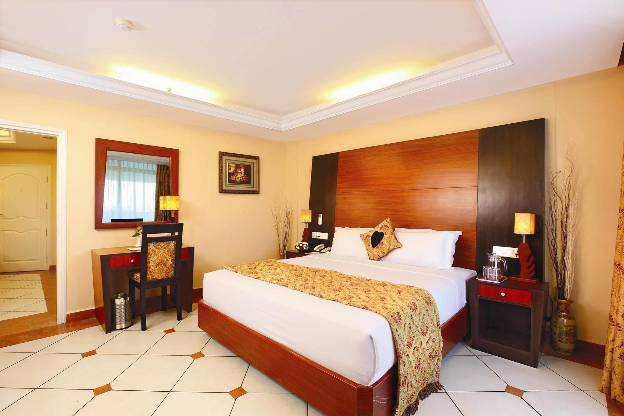 Emarald Hotel Cochin Kochi Exterior foto