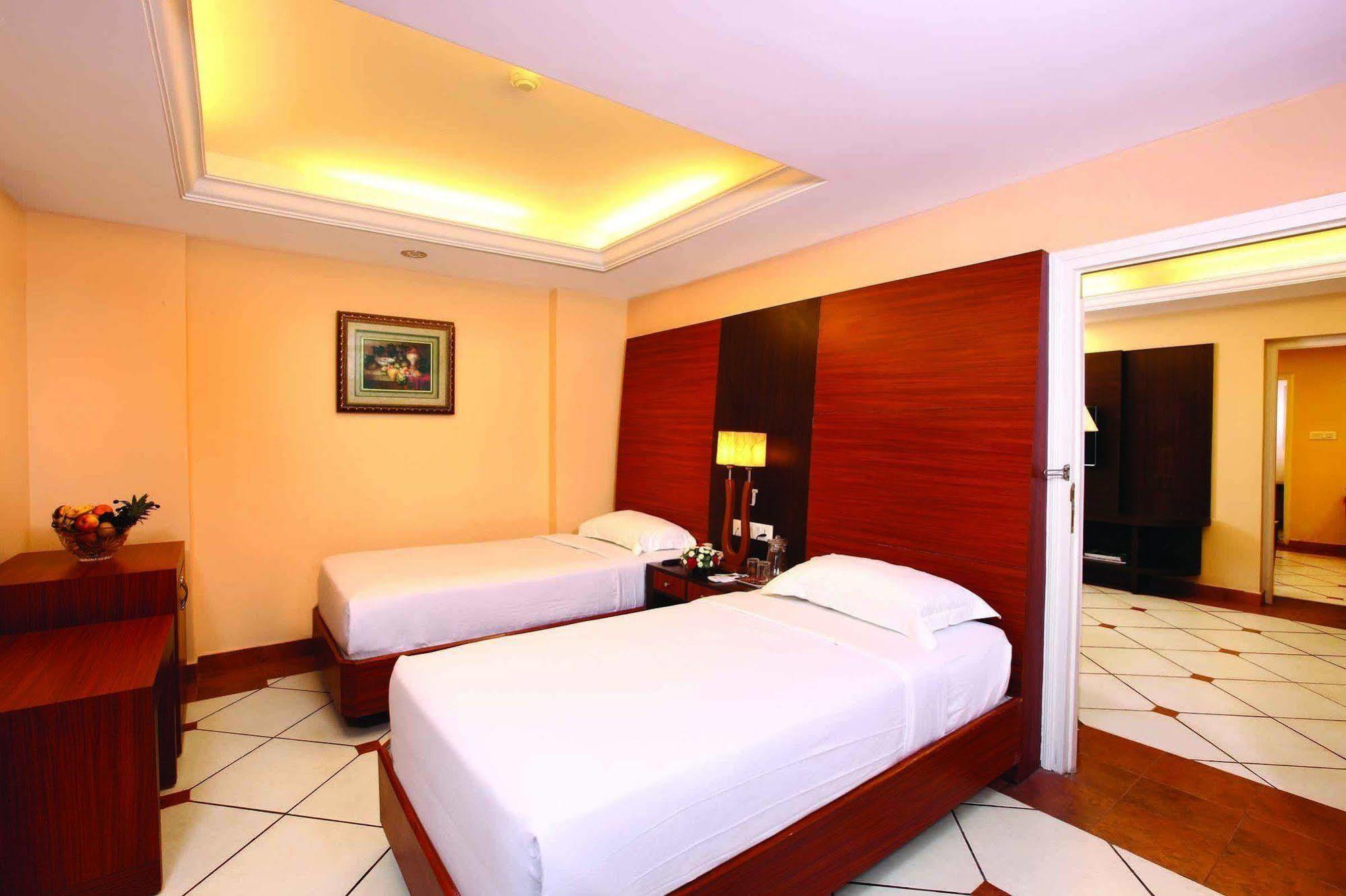 Emarald Hotel Cochin Kochi Exterior foto