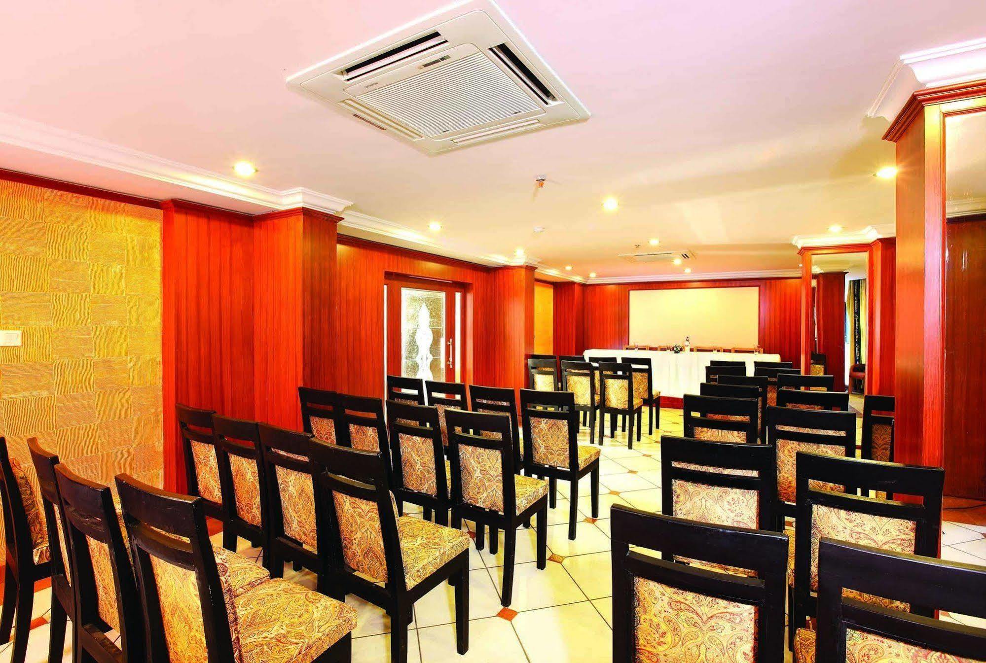 Emarald Hotel Cochin Kochi Exterior foto