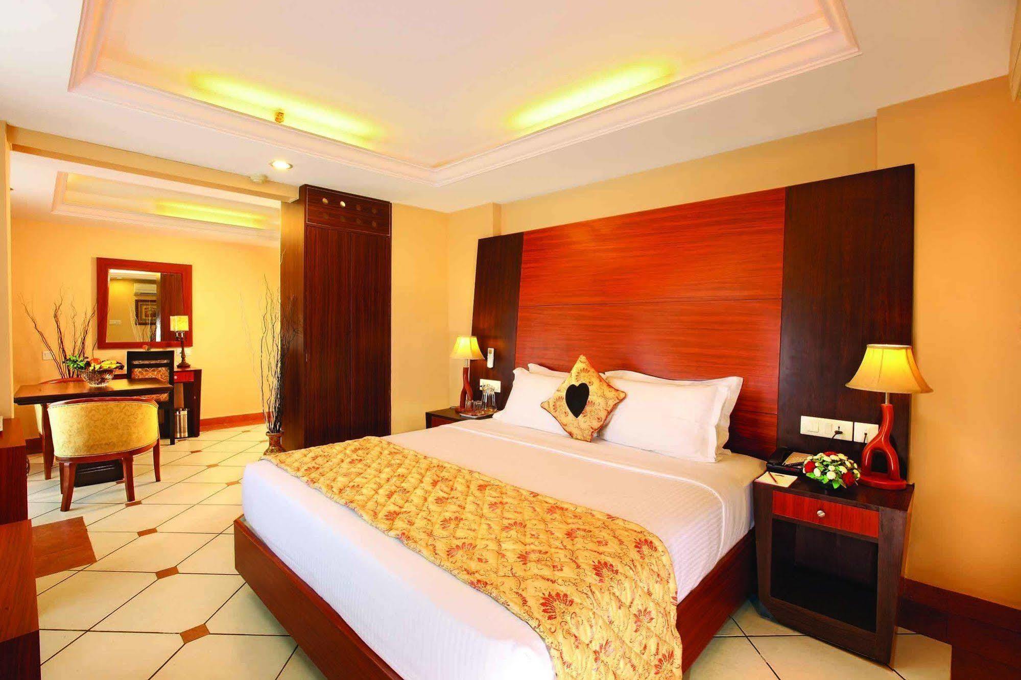 Emarald Hotel Cochin Kochi Exterior foto