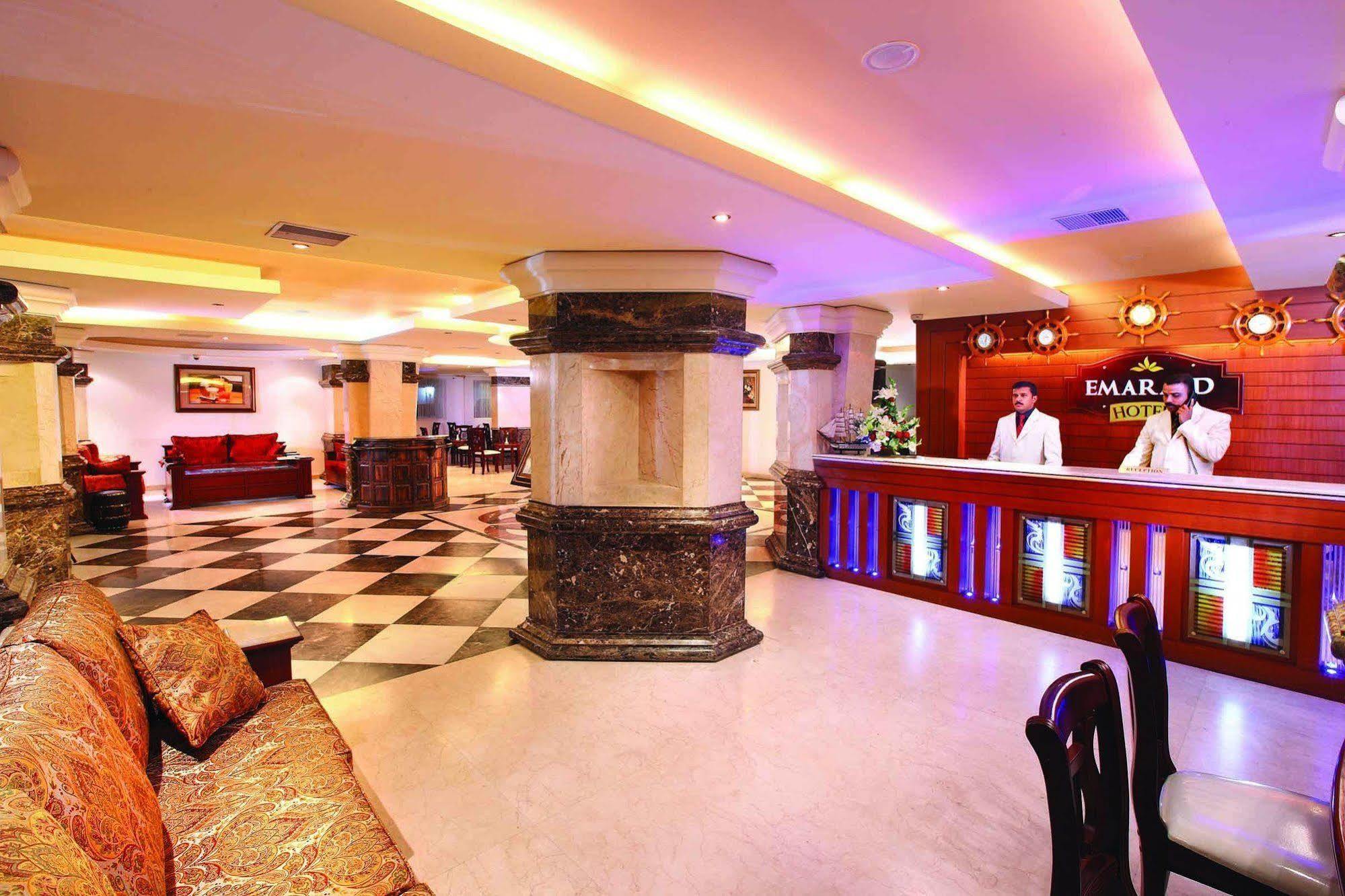 Emarald Hotel Cochin Kochi Exterior foto